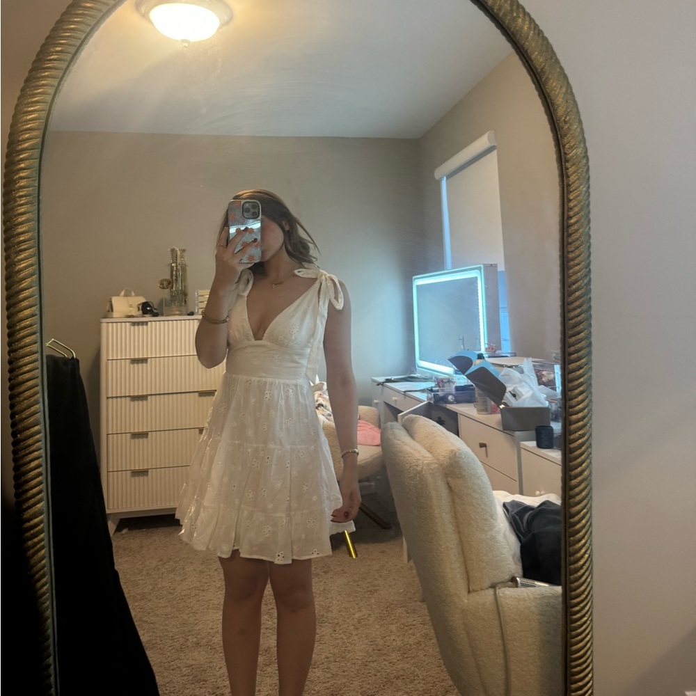 White floral printed dress with tied straps can be tied into bow